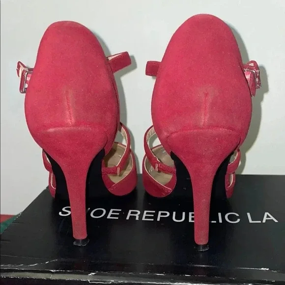 Red High Heeled Pumps with T-Strap Design and Pointed Toe (8) - Picture 7 of 11